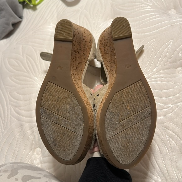 Heels - Picture 3 of 3